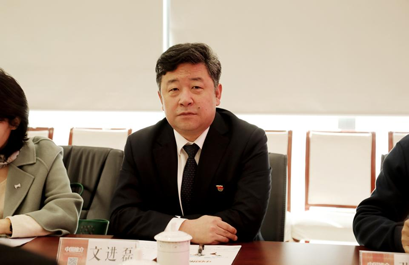 额尔古纳市委书记文进磊做客《中国推介》向世界推介家乡